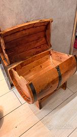 Barile contenitore in legno con sostegno