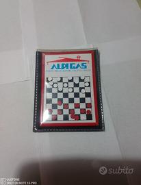 Gioco vintage da collezione con calamita.