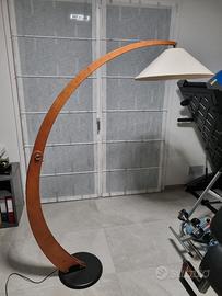 Lampada da terra ad arco