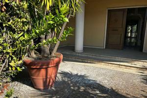Casa indipendente di 400 m² con più di 5 locali e 