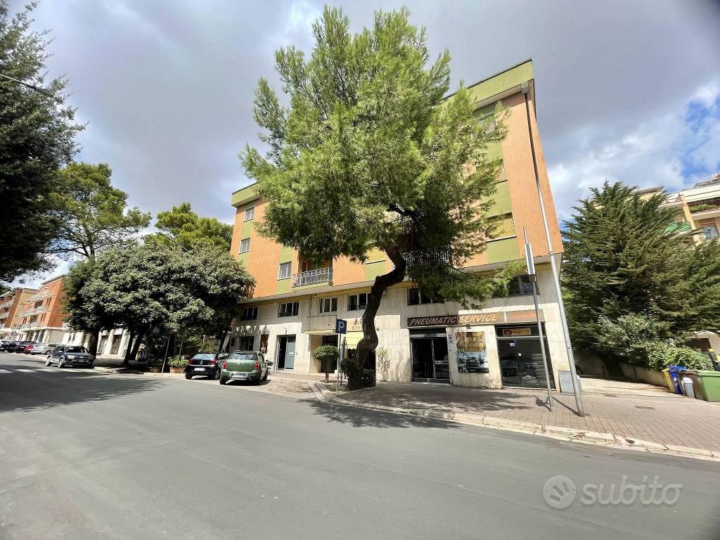 Appartamento di 100 m² con 4 locali e box auto a M