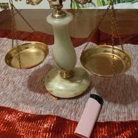 bilancia in alabastro 