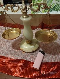 bilancia in alabastro 