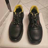 Scarpe antinfortunistiche mai usate 