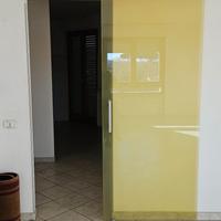 2 porte a vetro scorrevoli