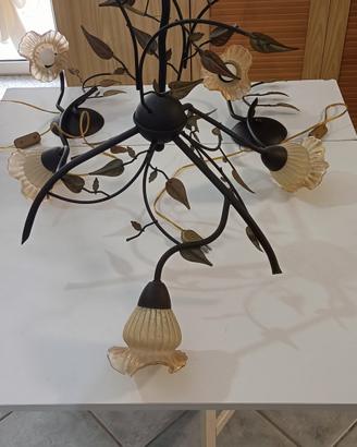 Lampadario classico ed applique.