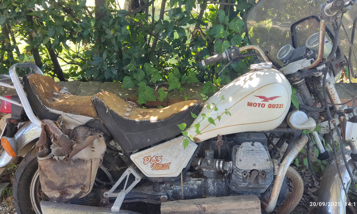 Moto Guzzi ferma da 15 anni, come da foto,