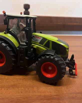 Trattore Claas Axon marca Siku