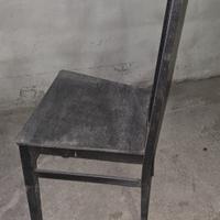 Sedia in legno verniciato nero