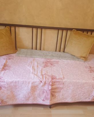 divano2post letto  aperto a casset più 2 comodini 