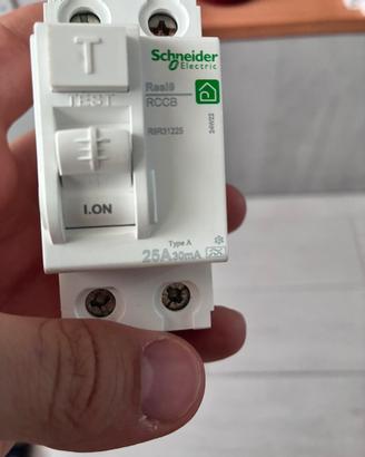Interruttore differenziale puro (RCCB) Schneider