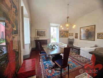Appartamento di 289 m² con più di 5 locali a Firen