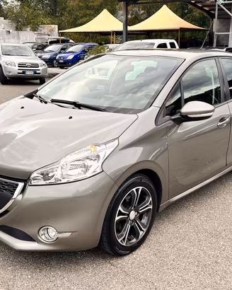 Peugeot 208 1.4 HDi 68 CV 5 porte Allure