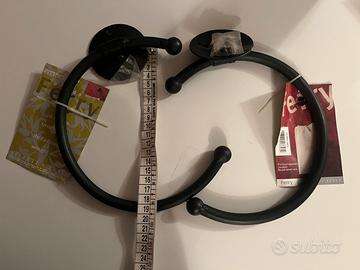 Due porta asciugamani in ferro battuto