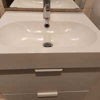 Mobile bagno Ikea con lavandino e colonna specchio