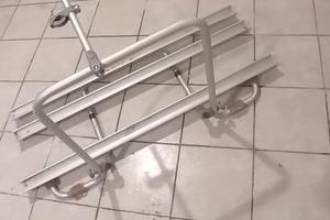 Portabici per garage del camper