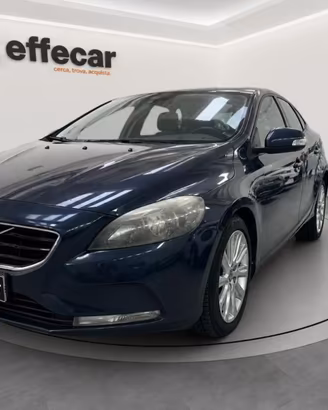 VOLVO V40 D2 1.6 Summum