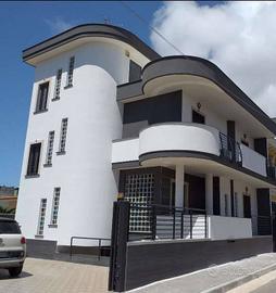 Villa di 257 m² con più di 5 locali a Mondragone