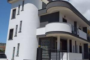 Villa di 257 m² con più di 5 locali a Mondragone