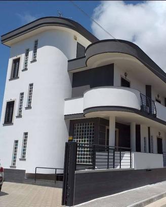 Villa di 257 m² con più di 5 locali a Mondragone