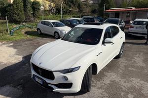 Maserati Levante - Tetto panoramico