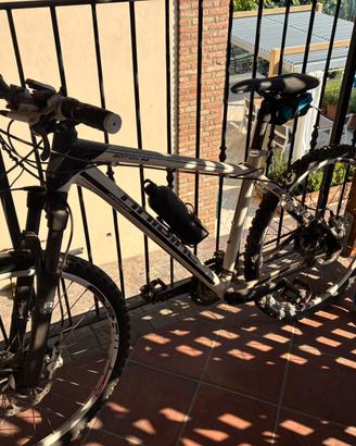 BICICLETTA MTB AMMORTIZZATA