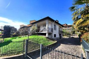 PORZIONE DI BIFAMILIARE A BESANA IN BRIANZA