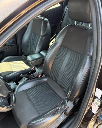 Tappezzeria cuciture rosse Alfa Romeo Giulietta
