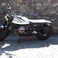 Moto guzzi v35c cafe racer