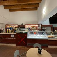 Bancone completo con retrobanco per bar o gelateri