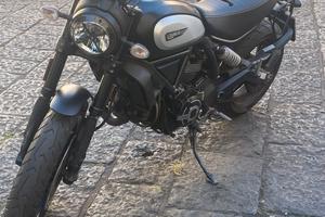 DUCATI Scrambler icon dark 800 aprile 2021