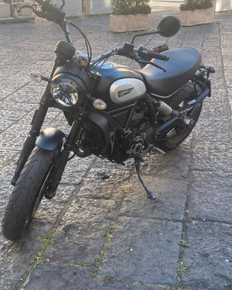 DUCATI Scrambler icon dark 800 aprile 2021