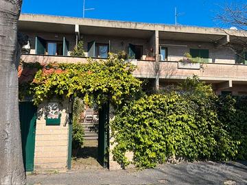 Villa Bifamiliare ampia metratura Ad Acilia