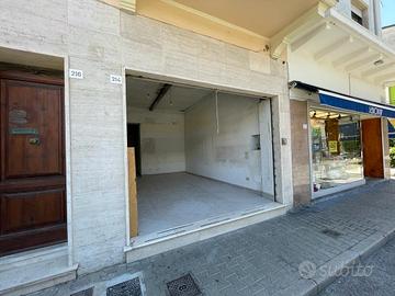 Negozio viareggio - centro - piazza mercato cavour