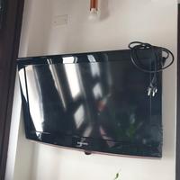 tv samsung 32" non funzionante+ porta tv a parete