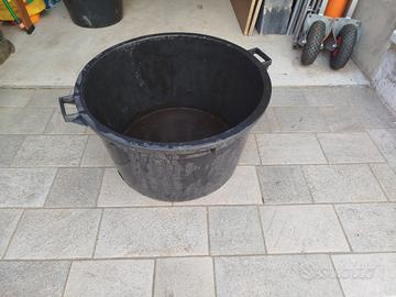 Bidone in plastica resistente