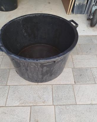 Bidone in plastica resistente