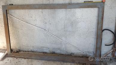 Telaio in ferro,era una porta misure 220x132 cm