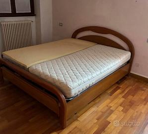 Letto matrimoniale in legno