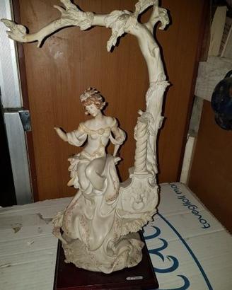 Statua che raffigura la donna autentica   Giuseppe