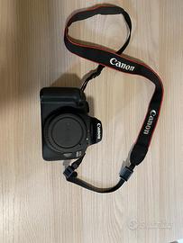 Canon EOS 4000D con obbiettivo EF-S 18-55mm