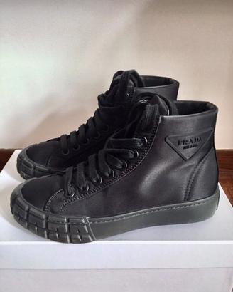 Prada stivaletti sneaker combat neri nylon 36