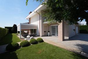 Villa di 250 m² con più di 5 locali e box auto a G