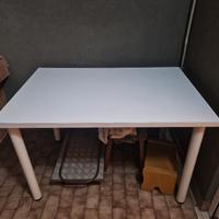 Tavolo bianco in formica con gambe in acciao