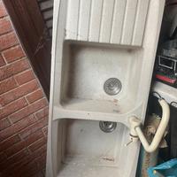 Lavabo doppia vasca con rubinetto