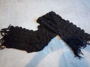 Sciarpa morbidissima con frange e balze