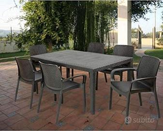 Tavolo + 6 sedie con rinforzi in pvc