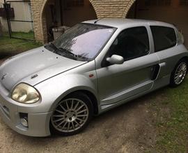 RENAULT Clio Sport V6 - 2001