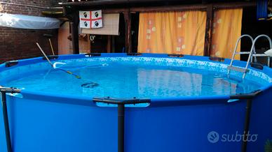 piscina fuori terra con tutti gli accessori