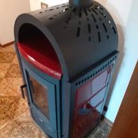 stufa a legna nordica  10,6 kw pari al nuovo 
